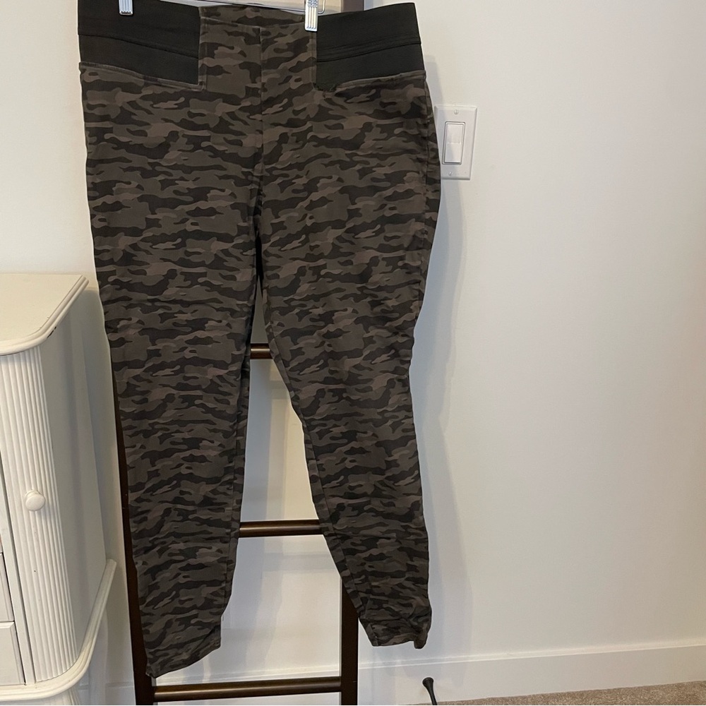 Simply Vera Vera Wang Camouflage Pants -  stretchy pants. 1X
